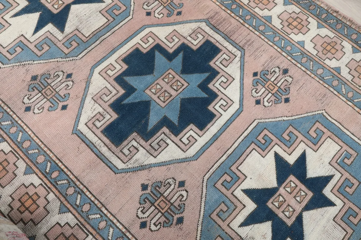 Close-up of the central navy and light blue medallion with smaller motifs on the rose field