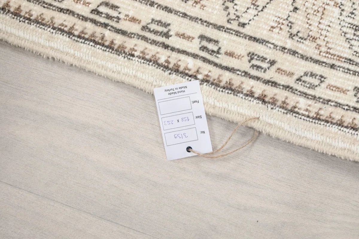 Product tag attached to the rug's edge, showing size and material information