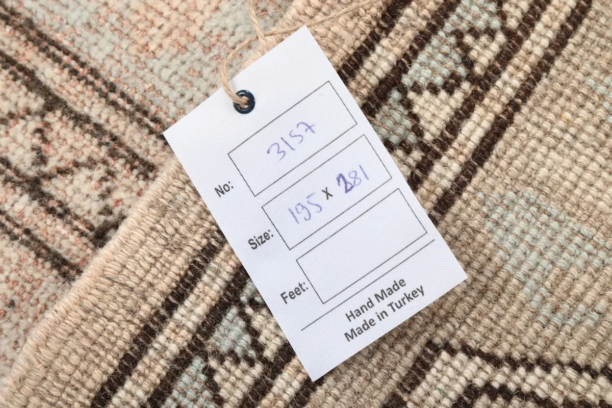 Product tag on the rug, indicating the item number and size in centimeters