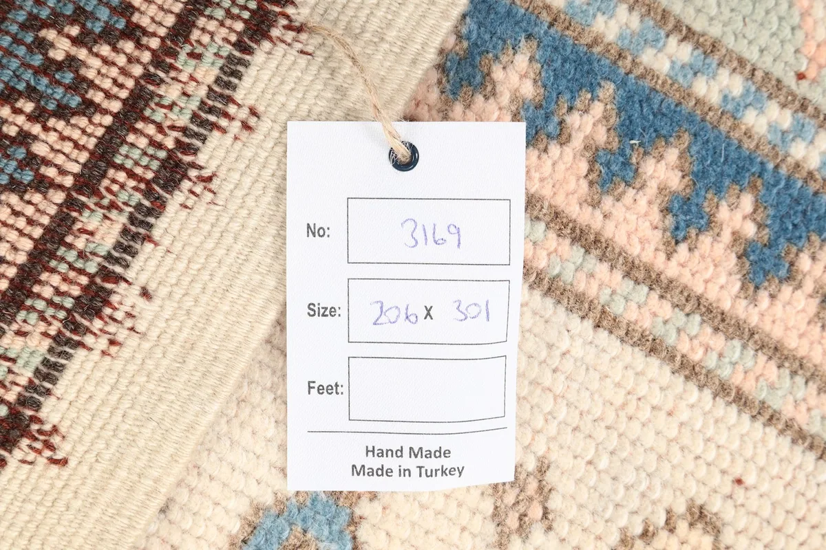 Tag showing the rug's unique number (3169) and dimensions (206 x 301 cm), confirming its origin.