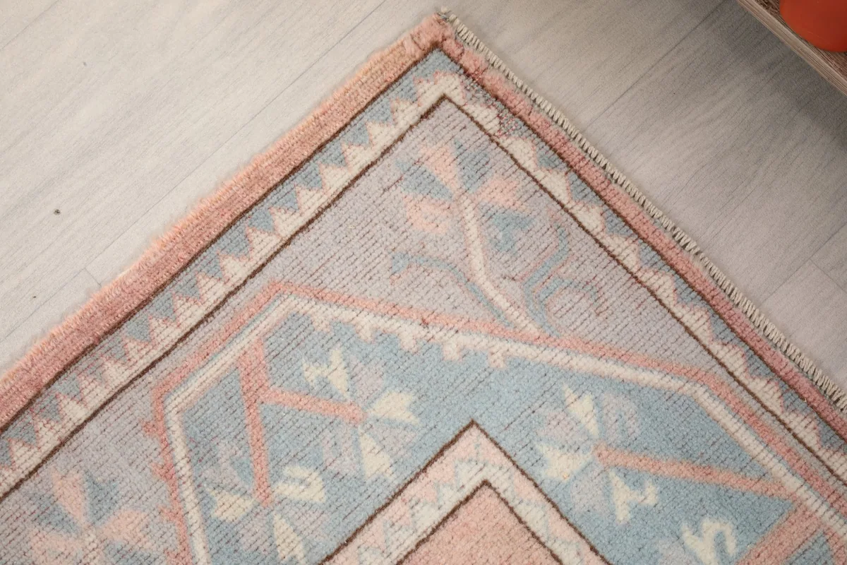 Corner detail of the rug, highlighting the geometric design and color variation