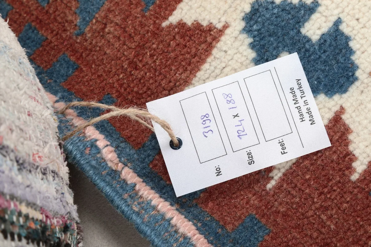 Product tag attached to the rug, displaying item number and size specifications.