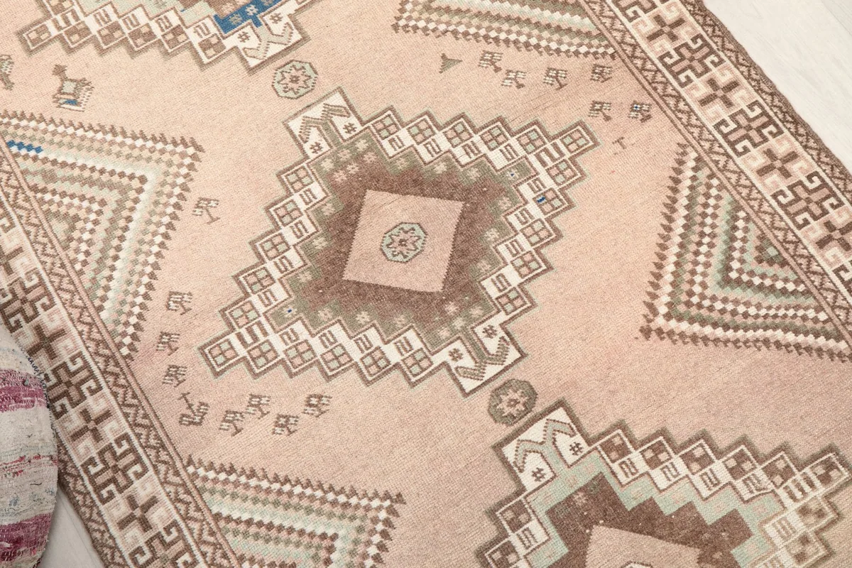Close-up of the central geometric diamond motif and field details