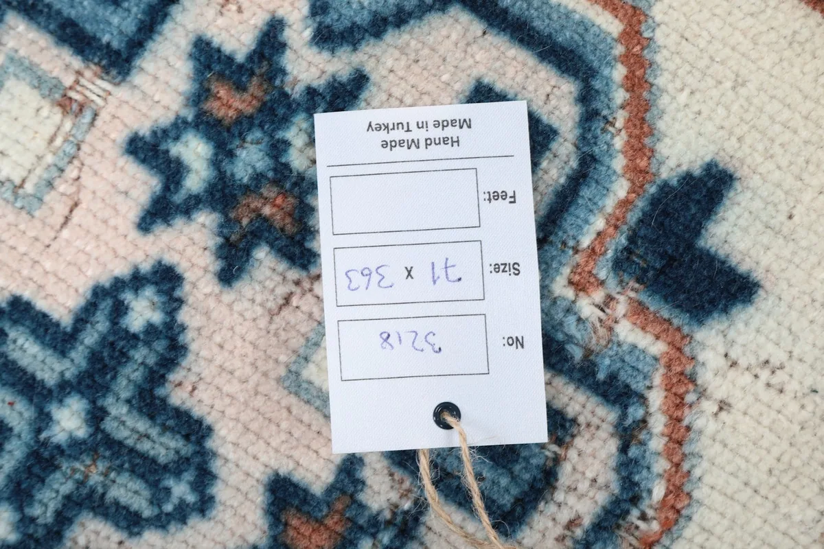 Close-up of the rug's label showing its size 71 x 363 cm and origin, Hand Made in Turkey