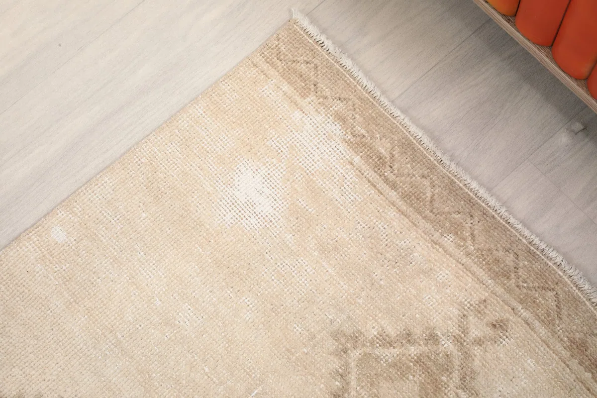 Detail of the rug's border design and edge finishing, showcasing its hand-knotted quality.
