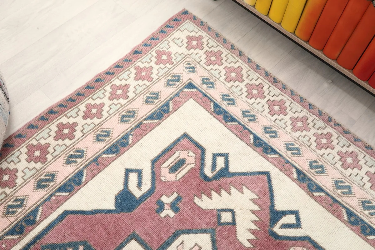 Corner view of the geometric rug, highlighting the pattern transitions from border to field