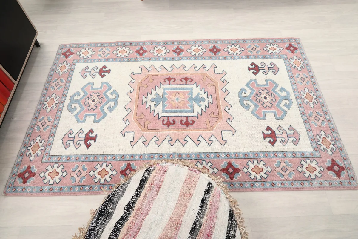 Full overhead view of the rug on the floor, capturing its symmetrical design