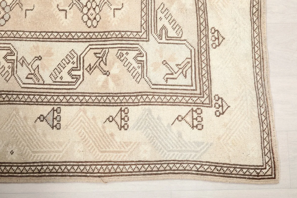 Detailed view of the corner border and field design, highlighting the brown geometric patterns.