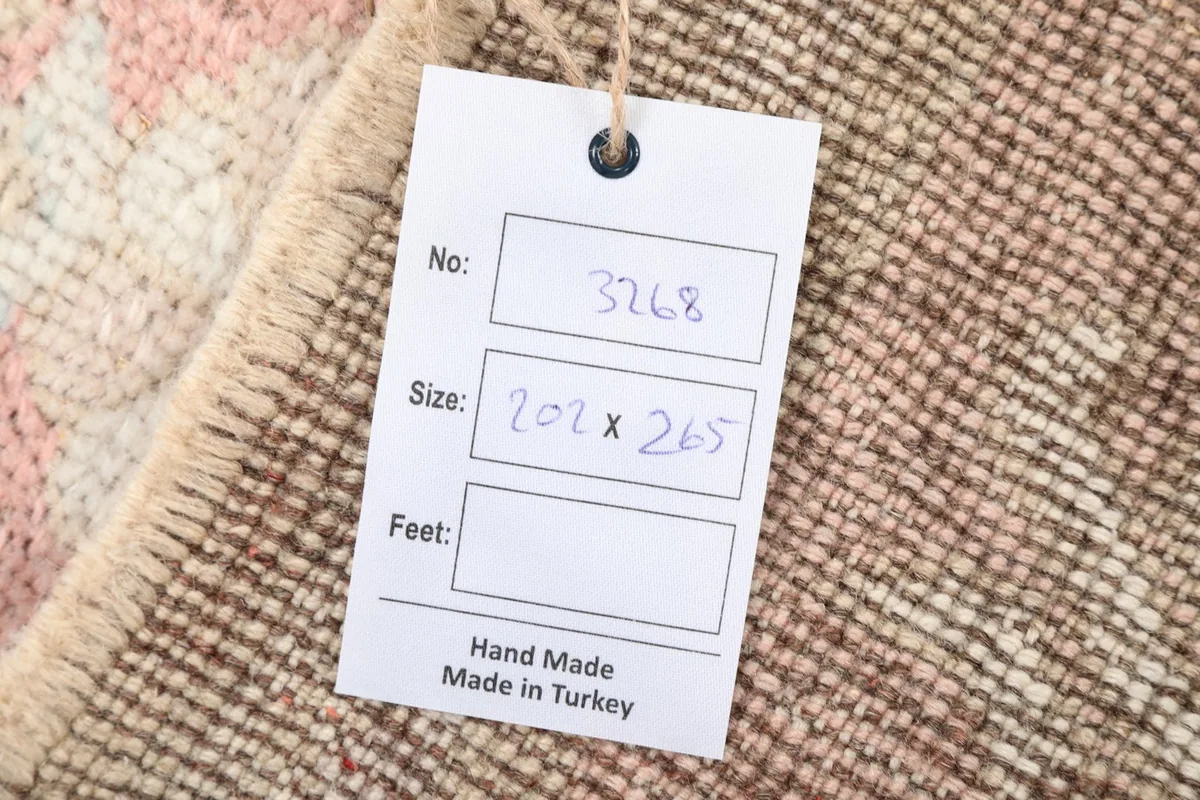 Product tag showing the rug's dimensions in centimeters and 'Hand Made in Turkey'