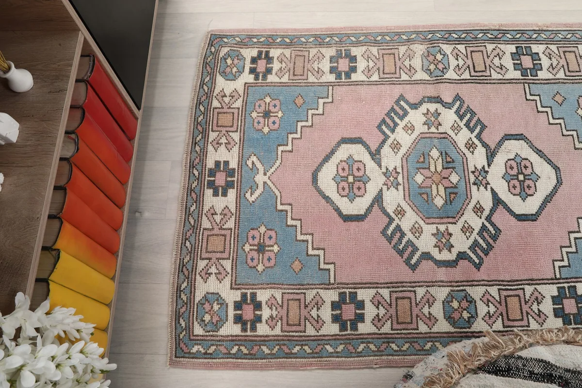 Overhead view of the rug, capturing its full pattern and color scheme