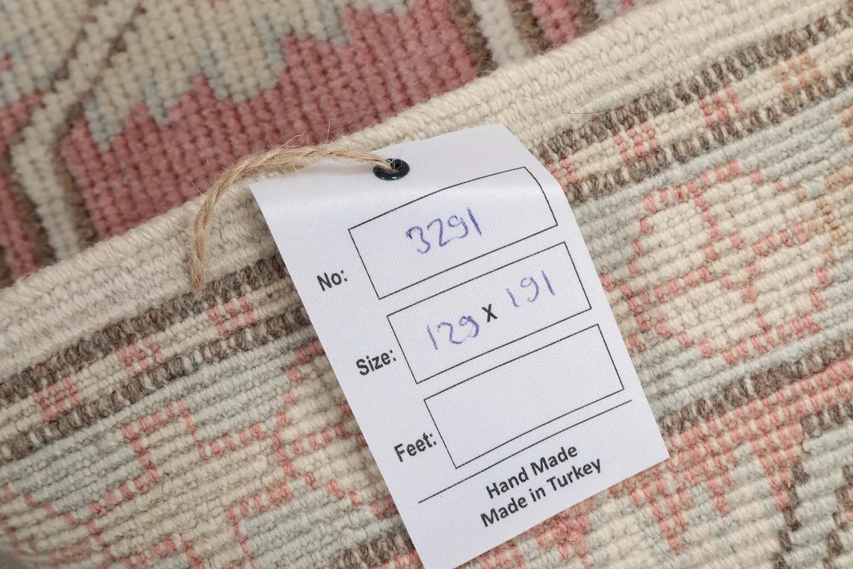 Tag showing the rug's identification number and size in centimeters, confirming origin