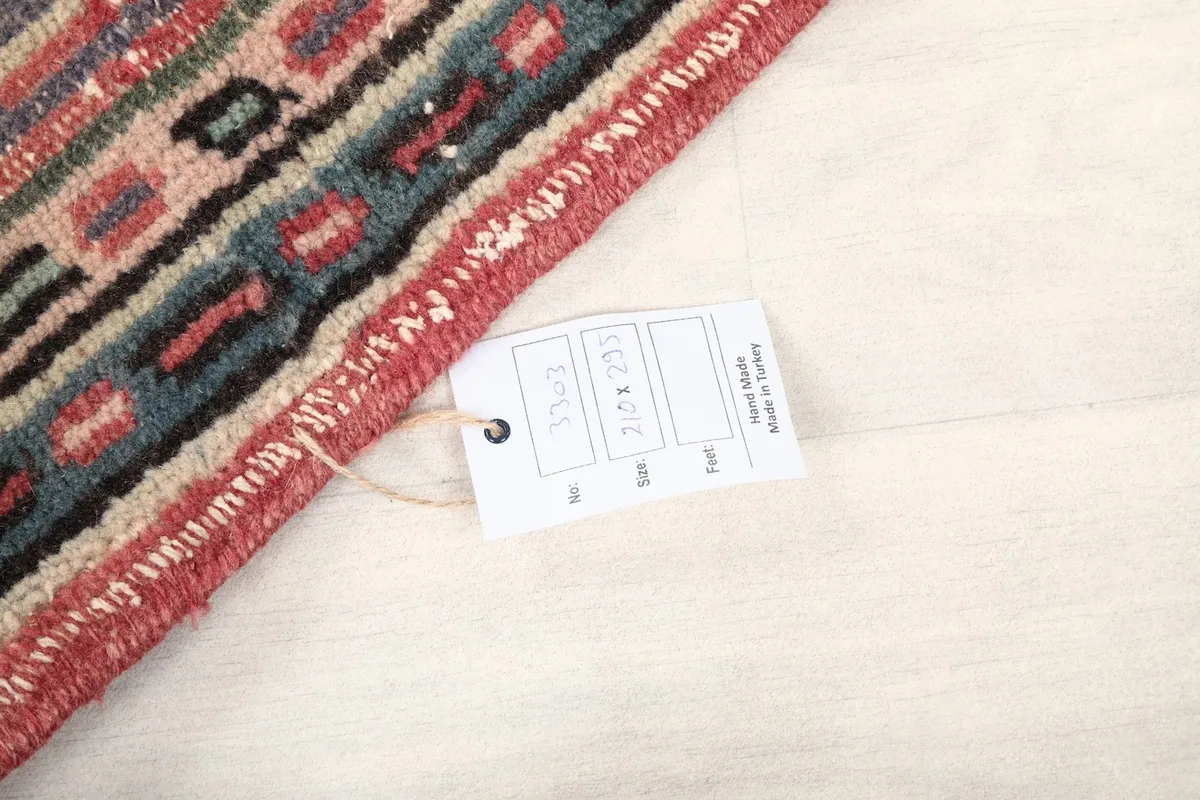 Label showing the rug's dimensions and origin, confirming it is hand-made in Turkey.