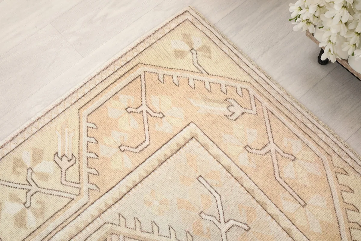 Close-up of a corner section, highlighting the intricate tribal border lines