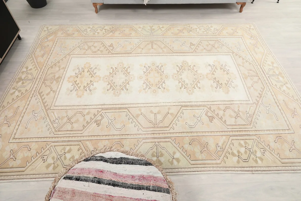 Overhead view of the rug's central design and part of the border