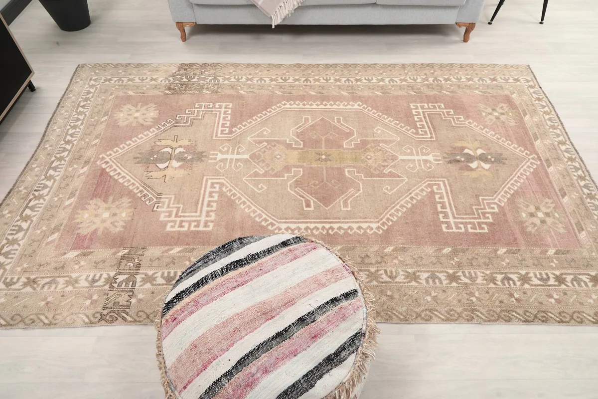Full overhead view of the rose toned rug in the room, showing its medium size