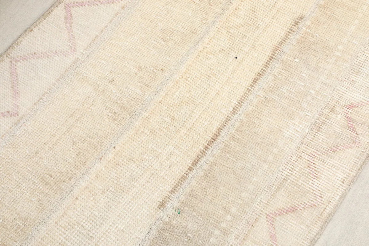 Close-up of the low wool pile and the hand-knotted texture of the rug