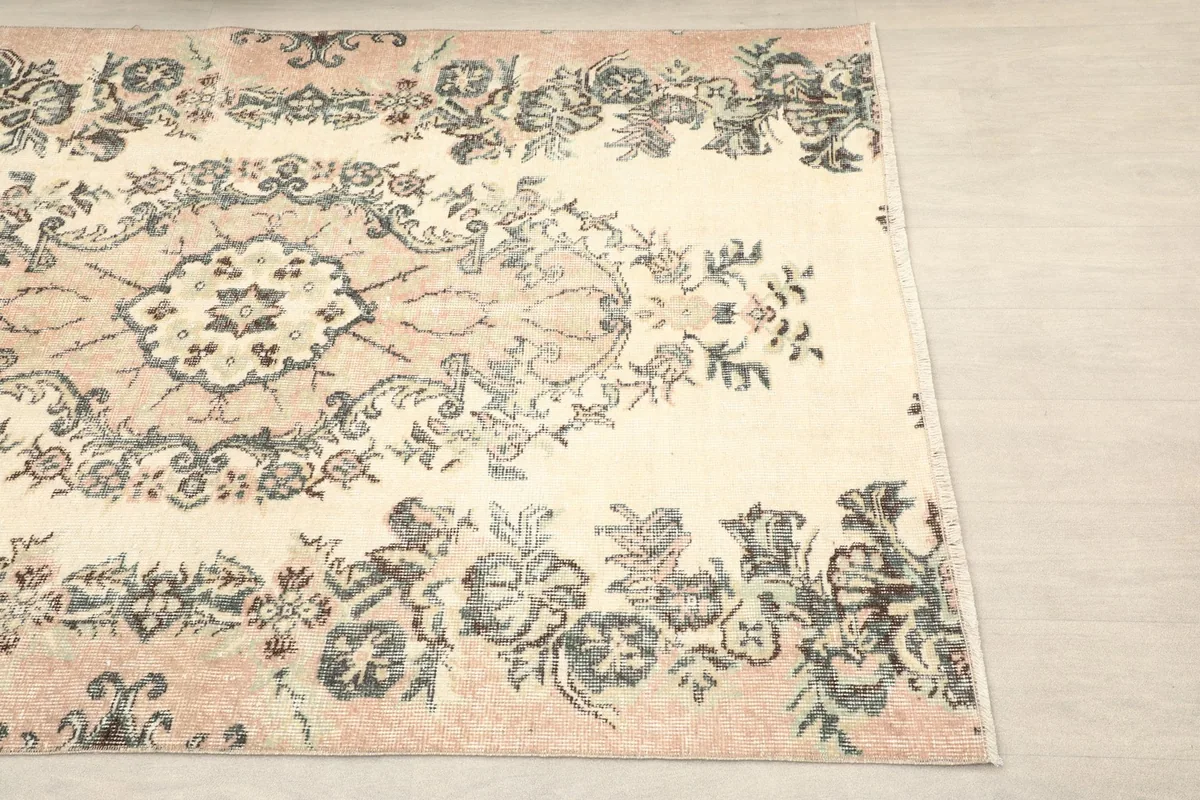 Corner view of the rug, detailing the cream field and subtle color variations
