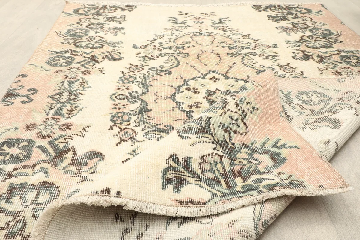 Back of the rug, revealing the woven cotton foundation and a size tag