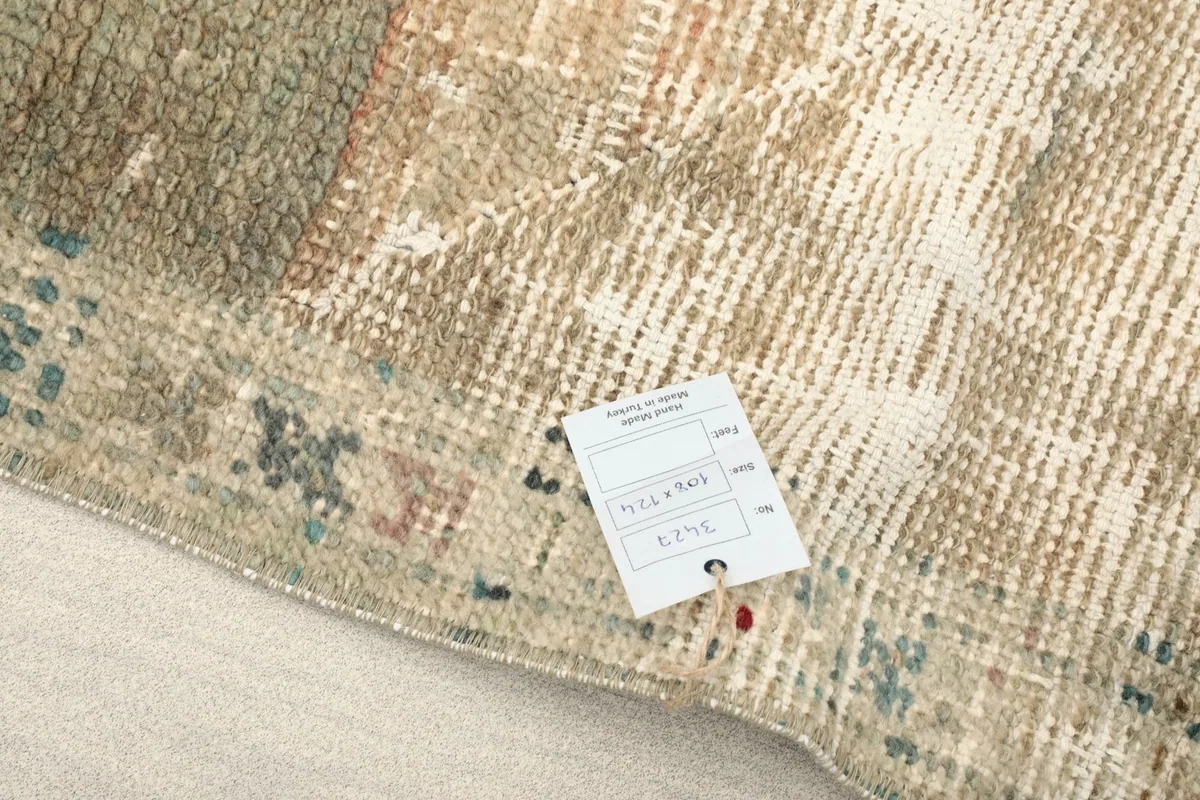 Corner of the rug with a size tag, showing the 3'7" x 4'1" dimensions