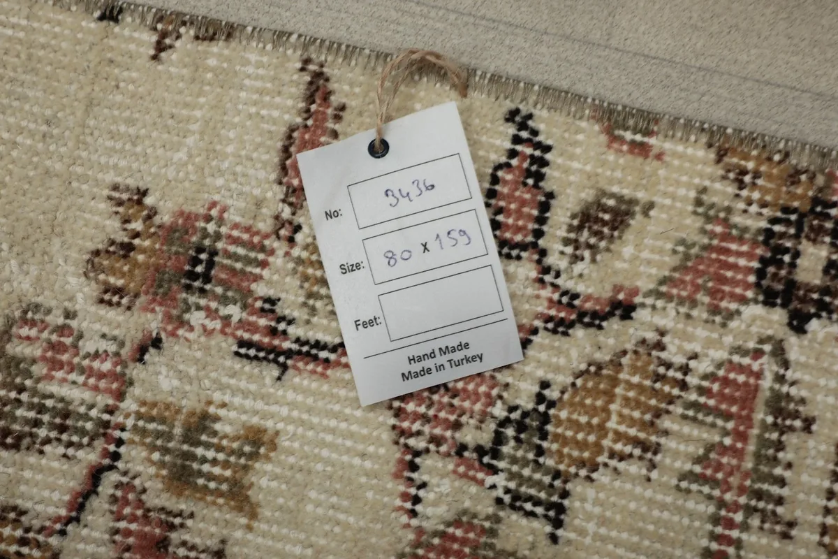 Size tag attached to the rug, indicating dimensions 80 x 159 cm and origin 'Hand Made in Turkey'
