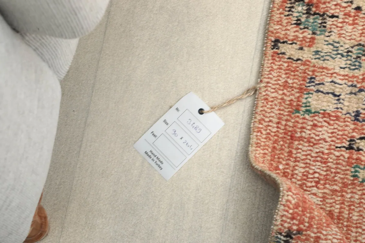 Close-up of the product tag attached to the rug, displaying size and origin