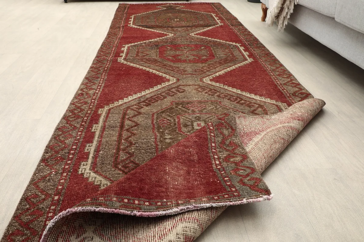 Angled view of the runner with a corner turned back, showing the full length