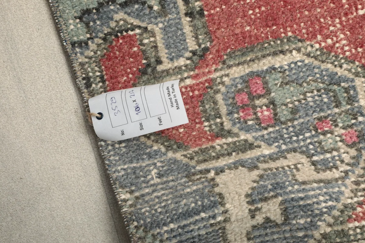 Rug corner with a product tag showing size and material information
