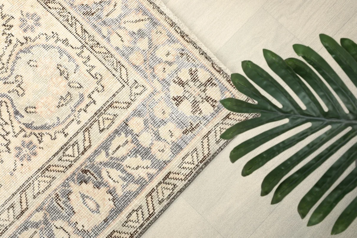 Detailed view of the gray border with geometric and floral designs