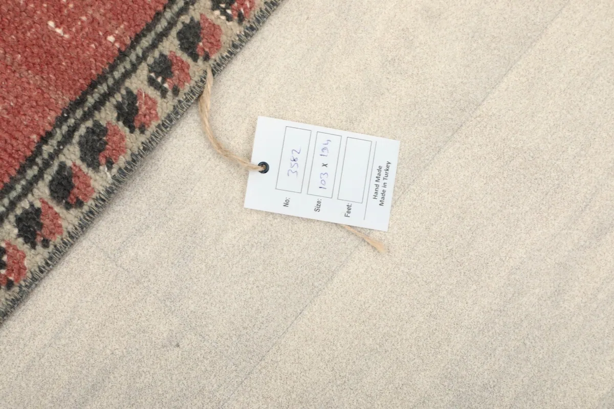 Product tag with size information (103 x 194 cm) and country of origin