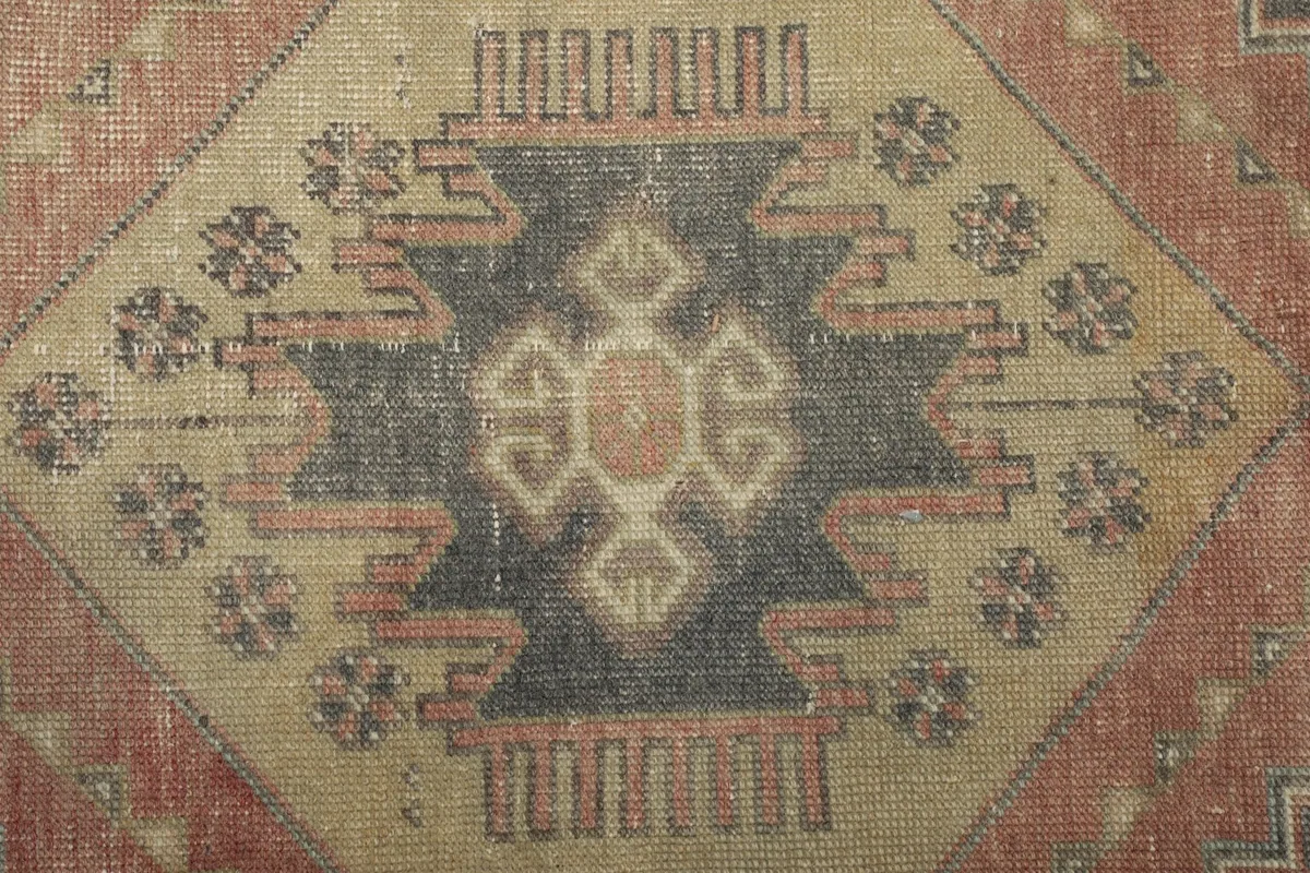 Close-up of the geometric motifs within the medallion and surrounding field