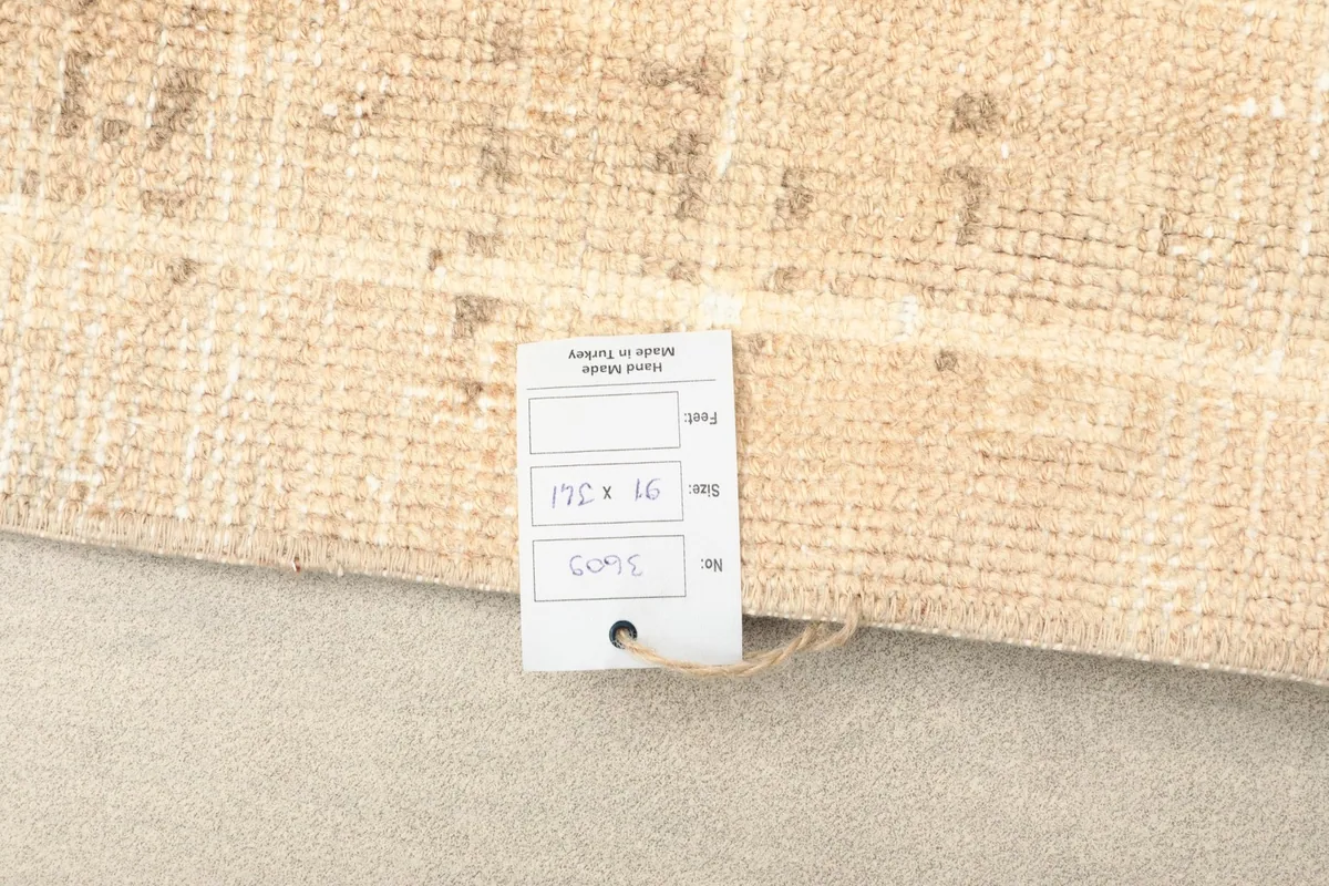 Label attached to the back of the rug, showing its dimensions and origin