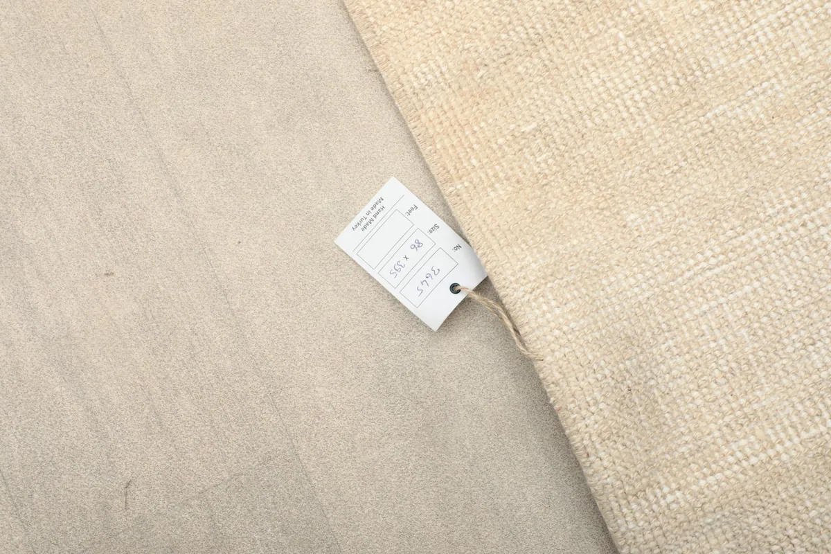 Product tag on the back of the rug indicating size and material details
