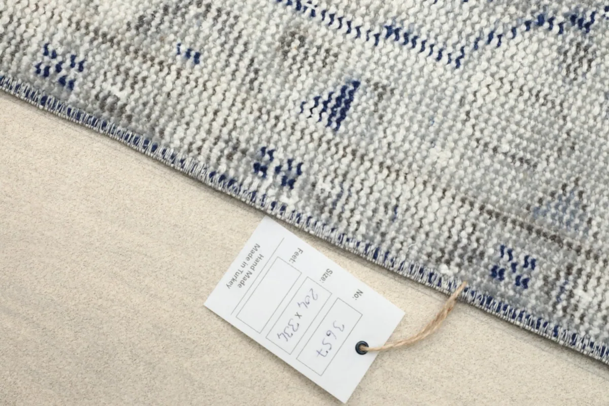Rug corner with a label indicating its origin and dimensions