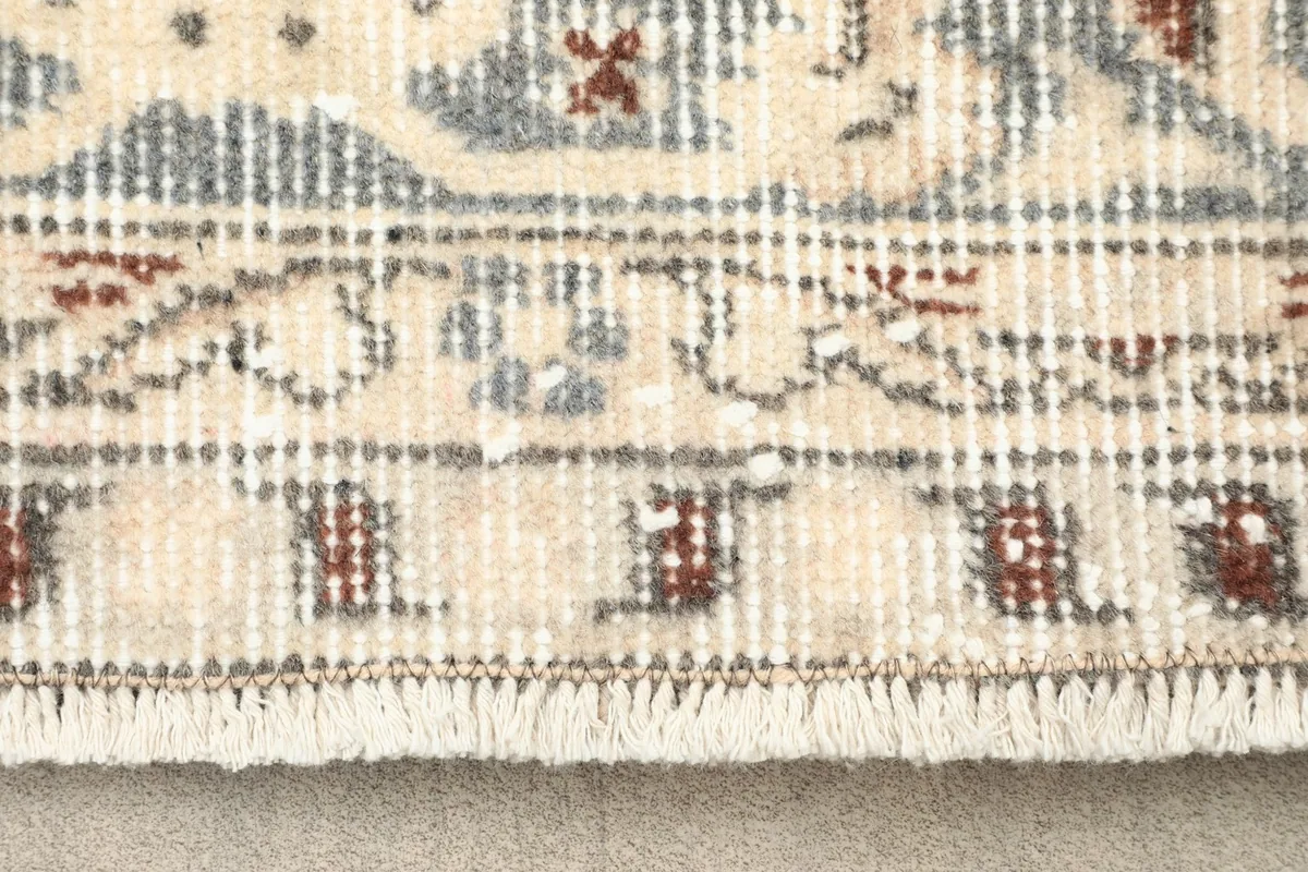 Close-up of the rug's fringe and edge details