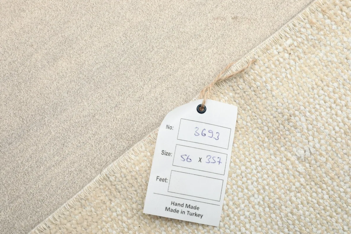 Tag showing the rug's dimensions in centimeters and indicating its origin from Turkey.