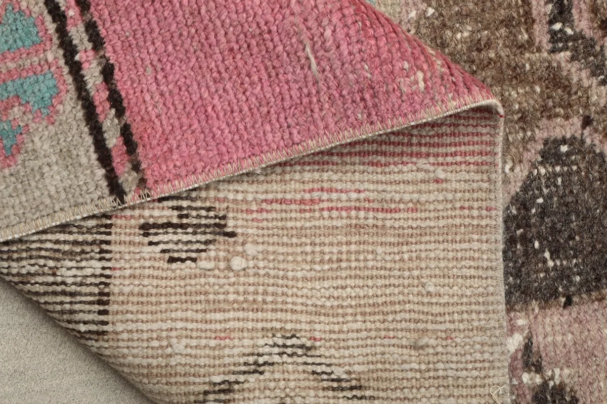 Close-up of the cotton foundation and reverse side of the hand-knotted wool runner