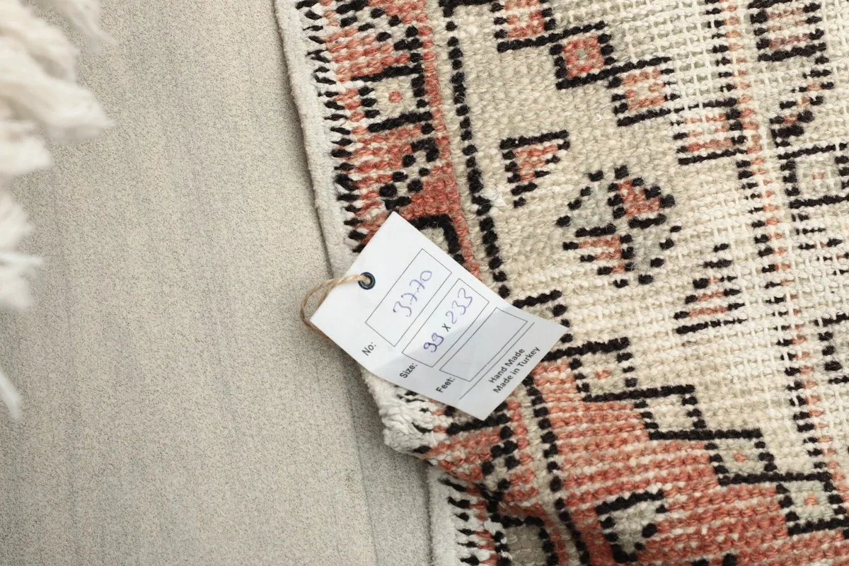 Close-up of the product tag displaying the rug's size and origin details