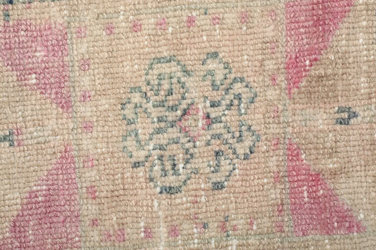 Extreme close-up of the hand-knotted wool pile, showing texture and color blend