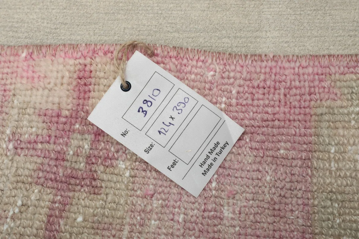 Product tag on the rug showing the size 124x390 cm and 'Hand Made in Turkey'