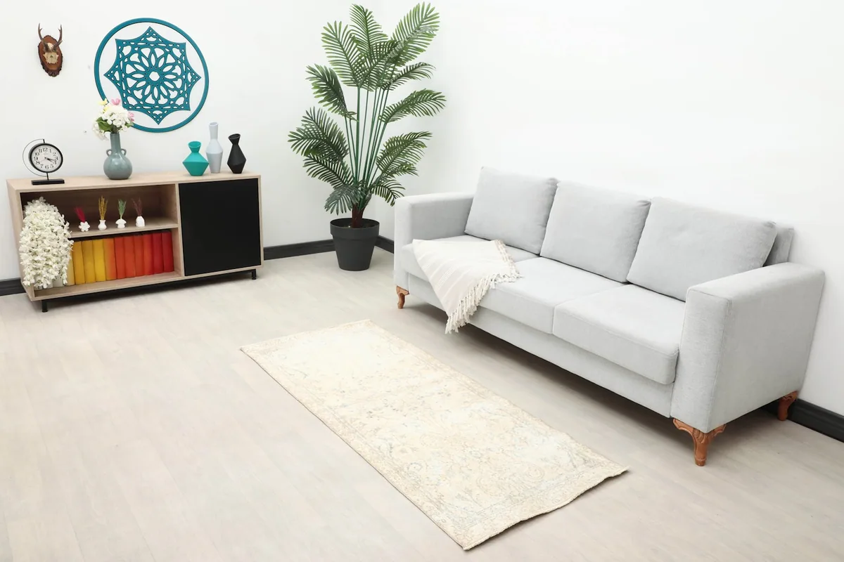 Long view of the runner in a living room setting with a sofa and shelving unit, showing scale.
