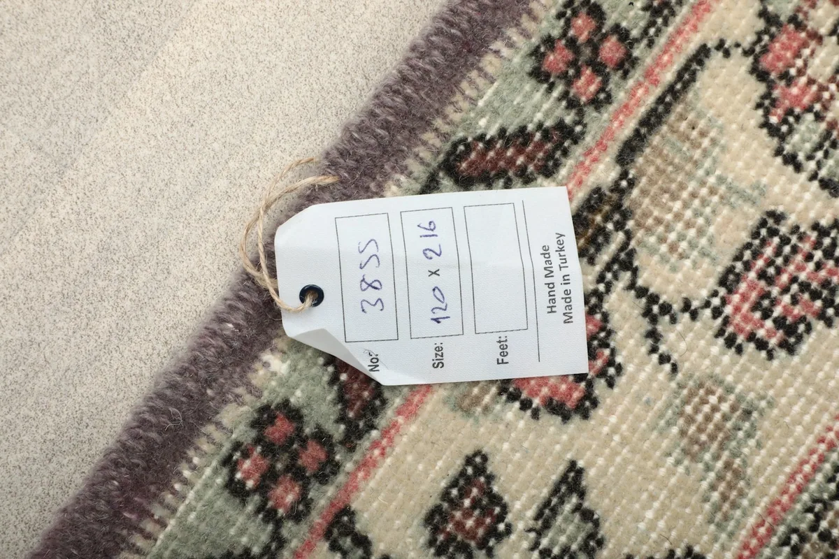 Close-up of the rug with its product tag, showing the size and origin information.