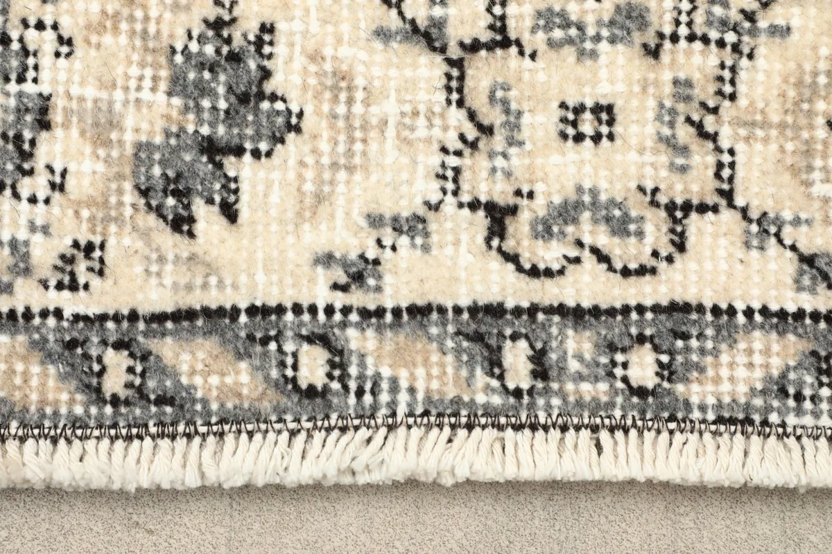 Close-up of the rug's short fringe and border detail