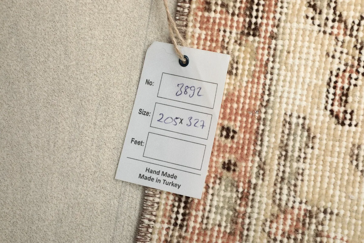 Product tag on the rug showing size in centimeters and 'Hand Made in Turkey'