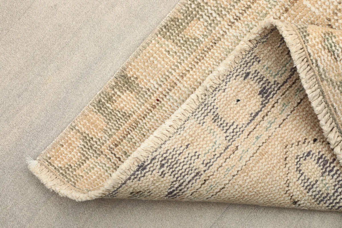 Underside of the runner, revealing the cotton foundation and the reverse of the hand-knotted wool pile