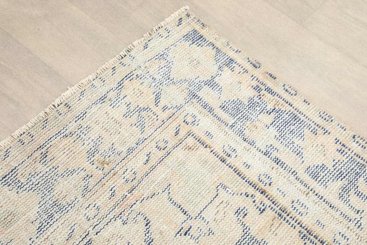 Detailed view of the corner showcasing the blue border motifs and beige field