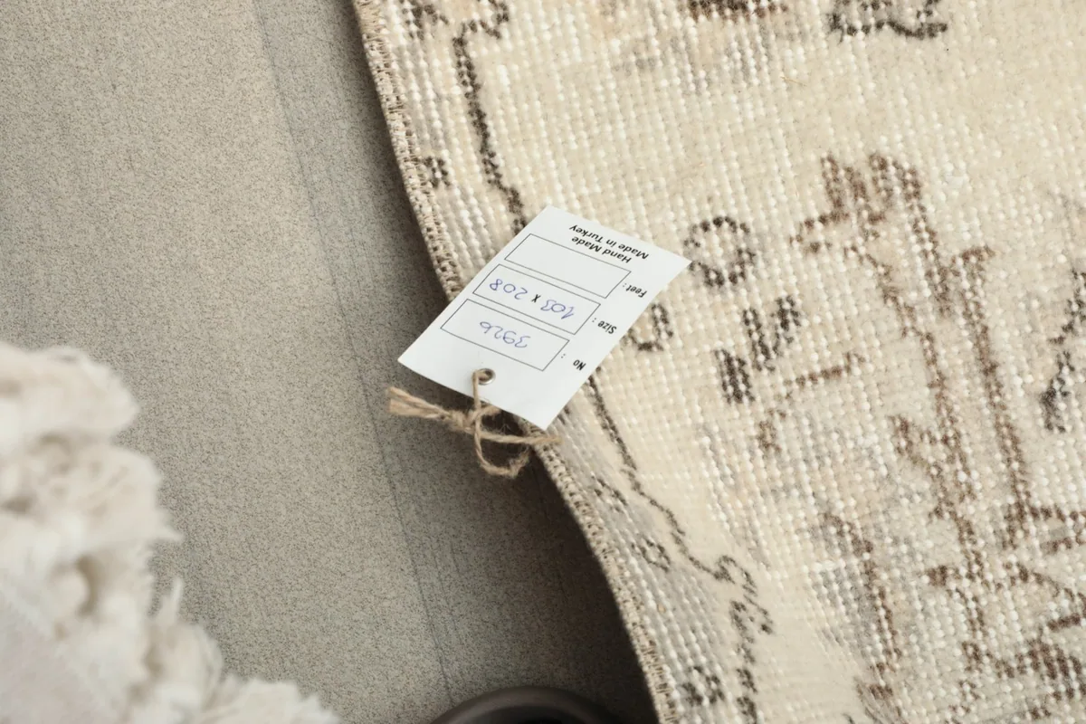 Tag showing the rug's dimensions 103 x 208 cm and origin Turkey
