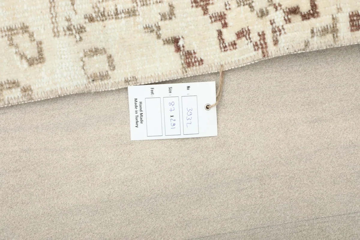 Close-up of the product tag indicating origin and dimensions of the Anatolian vintage runner