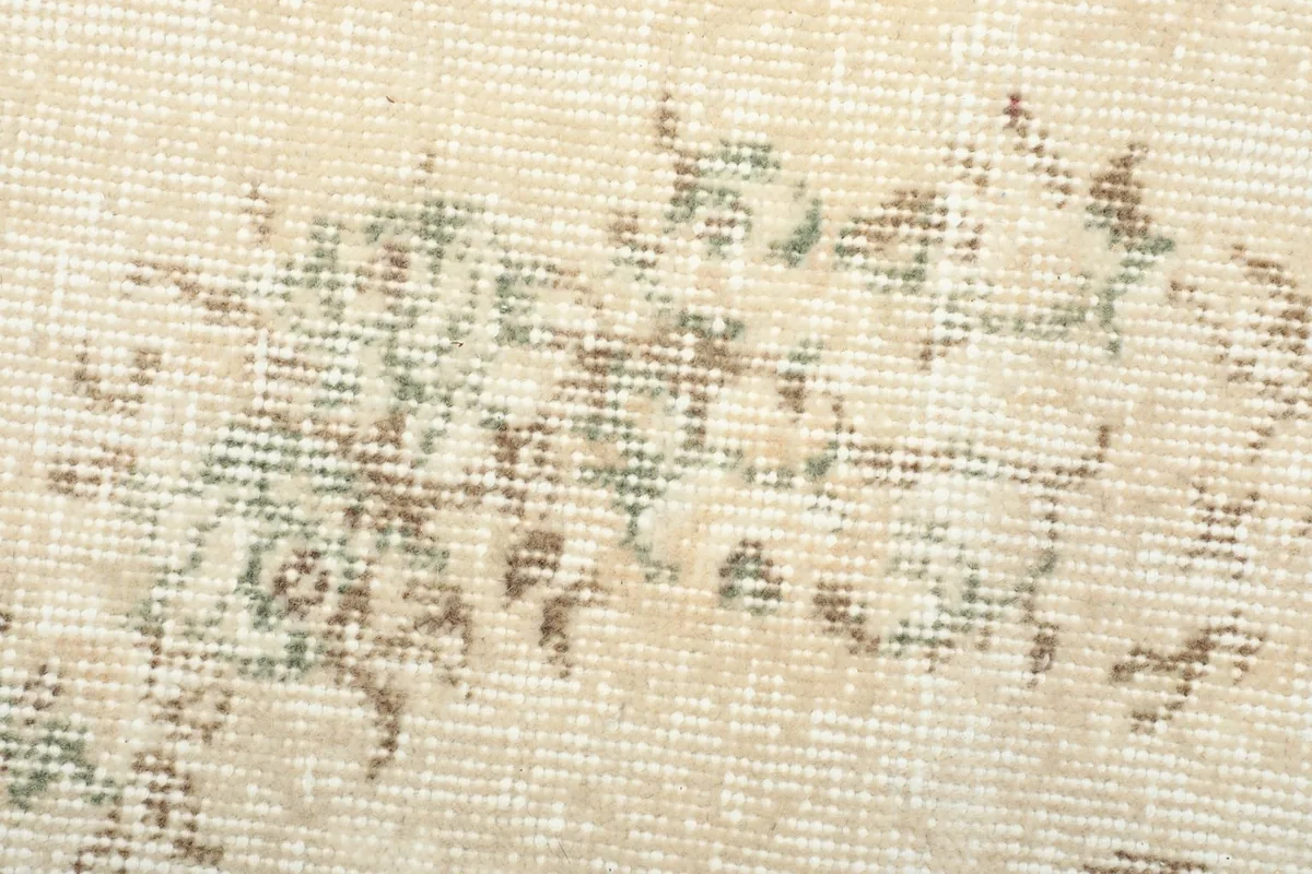 Close-up of the low wool pile, revealing the intricate knotting and color variations.
