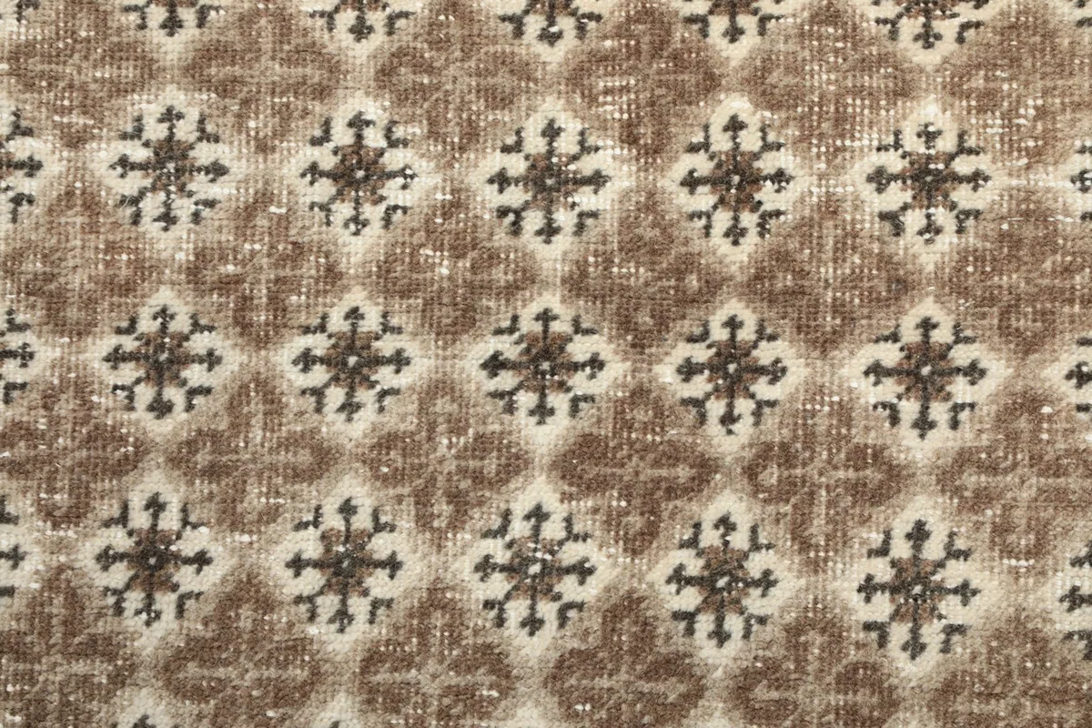 Close-up of the low pile and texture of the hand-knotted wool