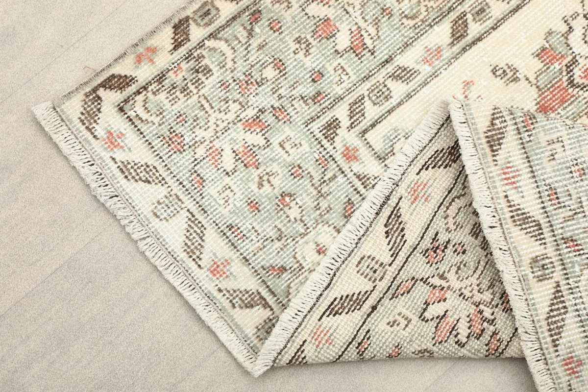 Detail of the rug's fringe and a corner, revealing the texture and weave